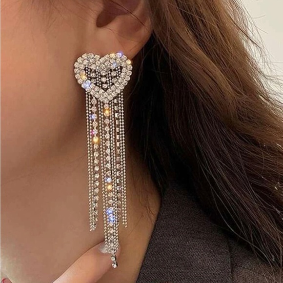 Nwt Rhinestone Heart tassel earrings - Picture 2 of 3